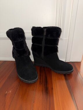Kookaburra by Ugg Size 8 Black Faux Fur Wedge Booties